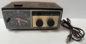 Vintage General Electric Tube Model C 4506 G Walnut Radio Alarm Clock Works - Picture 1 of 9