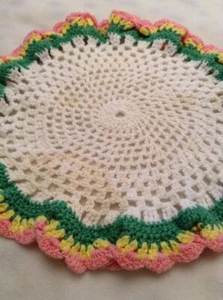 #M2 VINTAGE GEHÄKELTES DECKCHEN ROSA WEISS GELB 7,5" MITTELSTÜCK DECKCHEN BLUMEN - Bild 1 von 12