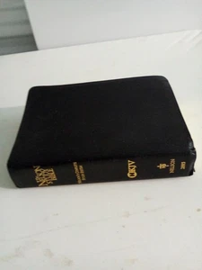 Nelson Study Bible NKJV (Nelson Complete Study System) #2885 - Picture 1 of 24