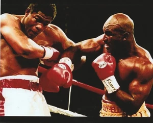 RIDDICK BOWE vs. EVANDER HOLYFIELD 10x8 ACTION FIGHT PHOTOGRAPH - Picture 1 of 2