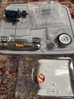 Eaglemoss Fanhome Ghostbusters Ecto-1 Stages 1-8 Partially Assembled - Image 1 of 4