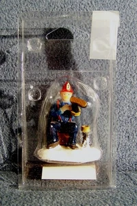 Lemax - Shine Those Boots - Village Collection - 42884 - Figurine - EUC - Picture 1 of 2