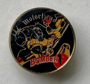 MOTORHEAD BOMBER VINTAGE METAL PIN BADGE FROM THE 1980's CRYSTAL STYLE LEMMY - Picture 1 of 2