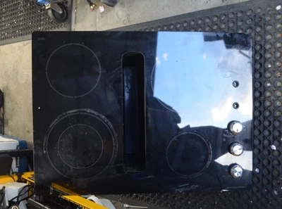 Cocina eléctrica de vidrio KitchenAid de 30" KECD807XBL01 muestra desgaste, probada Foto 1 de 4