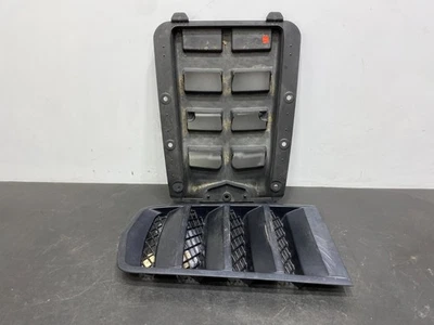 2015 雪佛兰 CAMARO SS 原始设备制造商 HOOD VENT ASSEMBLY 带 RAIN RAIL 二手 — 第 1/4 张图片