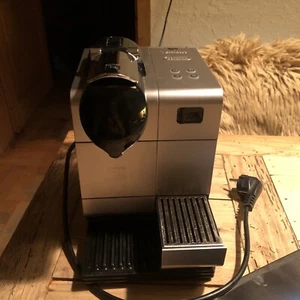 DeLonghi Nespressomaschine Latissima EN520 - Bild 1 von 9