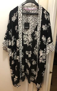 Vera Wang Size Small Black and White Floral Belted Robe New with Tags - Picture 1 of 1