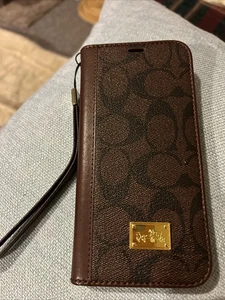 Coach Signature iPhone 13 Pro Max Magnetische Folio Hülle in Khaki Braun - Bild 1 von 6