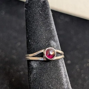 Vintage 925 Sterling Silver Bezel Set Split Shank Garnet Cabochon Ring Size 7 - Bild 1 von 6
