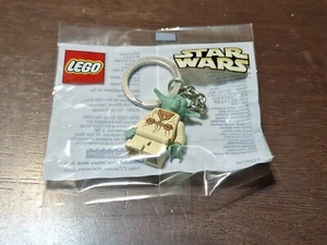 LEGO 4128796 3947 Yoda Keychain Unopened Starwars - Picture 1 of 3