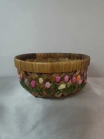 Round Floral Basket Raffia Straw Weave Woven Tulip Flowers Home Decor Vintage Cover