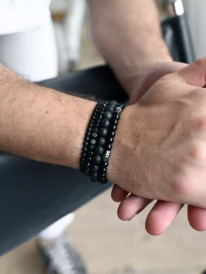 Juego de 4 piezas de pulsera elástica multicapa de cuentas de madera de piedra volcánica para mujer y hombre Foto 1 de 4