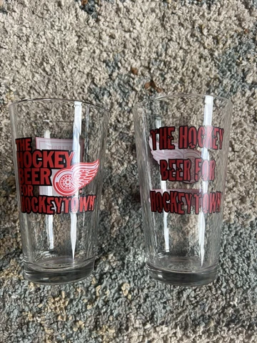 NHL DETROIT RED WINGS LOGO PINT BEER DRINK GLASS - New (some slight marks) Cover