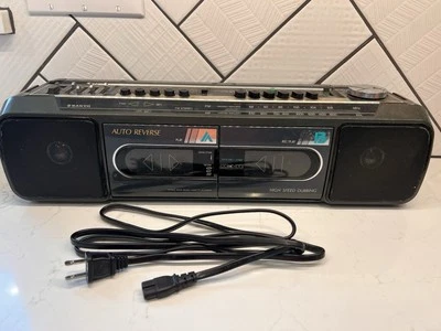 Reproductor de radio casete inverso automático Sanyo usado modelo MW737 piezas sin alimentación Foto 1 de 4