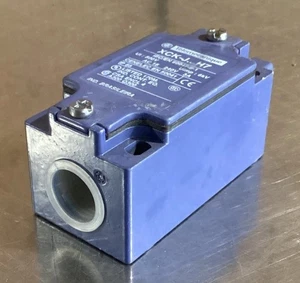 Telemecanique Limit Switch XCK-J…H7, NOS - Picture 1 of 3