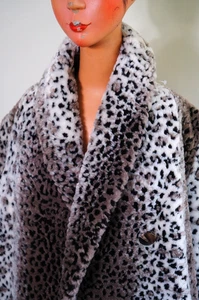 Animal Print Modacrylic Vintage Faux Fur Coat ~ Beautiful! ~ Made in USA - Picture 1 of 19