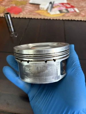 Subaru Piston Set EJ25 Motor  - Image 1 of 4