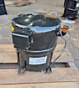 BRISTOL HERMETIC COMPRESSOR H23A423A8KA 220V 1PH - Picture 1 of 6