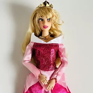 Muñeca Clásica Disney Store PRINCESA AURORA Briar Rose Bella Durmiente Posable 💖 - Imagen 1 de 8