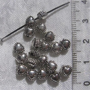 SET MIT 50 SILBERPERLEN ABSTANDSHALLEN HERZEN 5 MM PERFORATION 1,5 MM *S27 - Bild 1 von 1