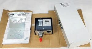 JOHNSON CONTROLS P170KA-1C Single Pressure Control Adjustable SPST 50 to 500 psi - Picture 1 of 5