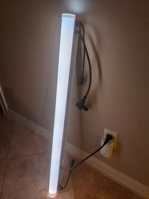 American DJ Rainbow Tube II Multicolor Cambio de Color 144 LED Iluminación de Escenario Foto 1 de 3