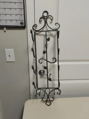 Estante de vino de metal colgante de pared con soportes para vidrio/32,5" de alto/8" de ancho/muy bueno... Foto 1 de 4
