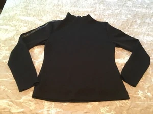 Vince Camuto Negro Simuto Cuello Tortuga Talla MED. Tira tachonada a lo largo del brazo - Imagen 1 de 8