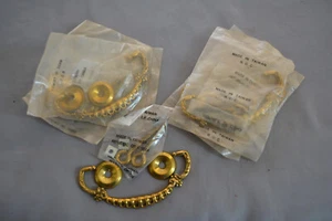 VINTAGE NOS 5 DRESSER HARDWARE CAST BRASS BAIL PULLS BACKPLATES & SCREWS (X18) - Picture 1 of 4