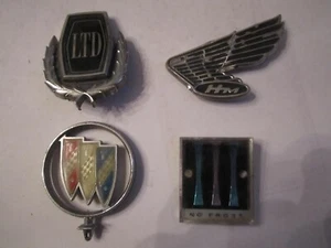 LOT OF 18 VINTAGE AUTOMOBILE CAR EMBLEMS AND BADGES - Picture 1 of 10