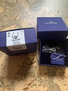 Nuevo Swarovski Colgante Hueco Lazo Entrelazado, Blanco, Chapado en Rodio-5636497 - Imagen 1 de 2