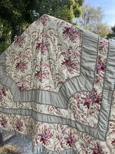 Luxury Victorian-Style Quilt – French Country Farmhouse Bedding – Elegant & Cozy - Picture 1 of 12