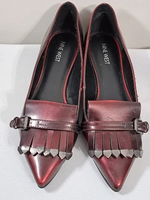 Zapatos planos Nine West para mujer charol borgoña punta punta Kilty borla talla 9 Foto 1 de 4