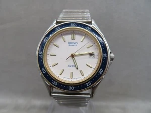 Seiko Quartz SQ100 Uhr Water Resistant 5Y22-6070 blaue Lünette neue Batterie läuft - Bild 1 von 17