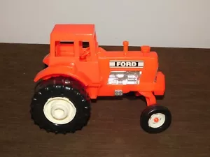 GIOCATTOLO FATTORIA VINTAGE 8 1/2" LUNGO PP CO ROSSO FORD TRATTORE PLASTICA - Foto 1 di 12