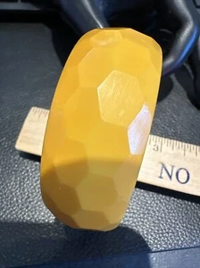 Antique Vintage Art Deco Faceted Yellow Honeycomb Bakelite Bangle Bracelet 1” - Picture 1 of 7