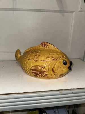 Sopa de pescado amarillo vintage  Foto 1 de 4