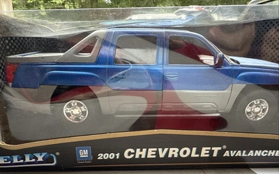 Welly, 2001 Chevrolet Avalanche Pickup,  1/18, scale: - Image 1 of 4