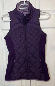 Chaleco Lululemon Fluff Off Plumón Relleno Profundo Zinfandel Púrpura Talla 4 - Imagen 1 de 5