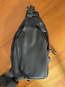 Schultertasche Crossbody Bag Herren mit USB Anschluss unbenutzt neuwertig - Bild 1 von 5