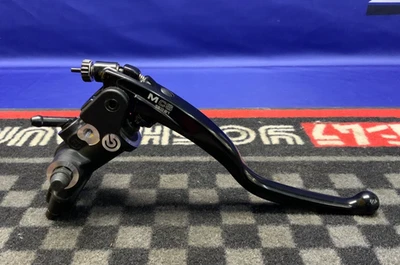 Triumph Master Cylinder Assembly Street Triple RS 765 2026 OEM T2025866 - Imagem 1 de 4