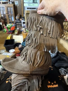 Minne Tonka Fringe Boots - Picture 1 of 24