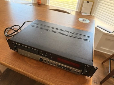 Tascam CD-RW900SL Professional CD Recorder - Working Tested - With Remote - Image 1 of 4