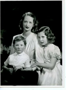  9 x 7 Original Marcus Adams Foto Mrs. Jean Dixon mit Kindern Tessa & Julian - Bild 1 von 2