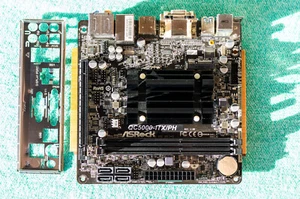 ASRock QC5000-ITX/PH Mini-ITX Windows 10 Pro AMD A4-5000 Radeon HD 8330 passiv - Bild 1 von 2