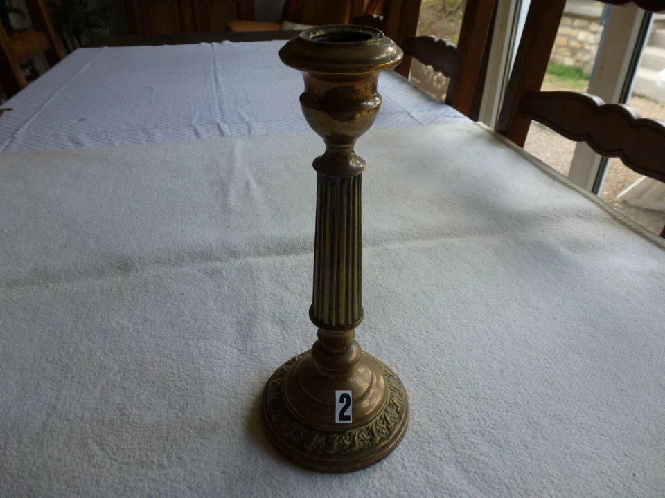 ANCIEN BOUGEOIR EN BRONZE CANNELE - Photo 1/1