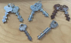 8 alte Schlüssel - Flachschlüssel - Fahrradschlossschlüssel - - Bild 1 von 2