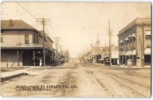 Postal antigua de Sebastopol, California escena de la calle principal RPPC Worth's Pharmacy 1912 - Imagen 1 de 2