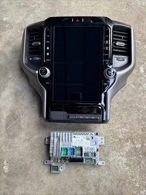 2020 2021 2022 2023 2024  RAM 1500 12” SCREEN WITH MODULE RECIEVER UC5 UNLOCKED - Image 1 of 4