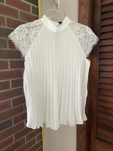 Banana republic women's ivory pleated top, lace cap sleeve's, size XS - Picture 1 of 6